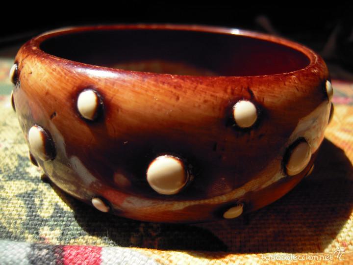 Nuevo: Brazalete marr&oacute;n con bultos crema - Foto 1