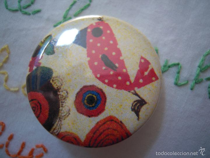 Nuevo: Chapa con imperdible p&aacute;jaro y flores - Foto 1