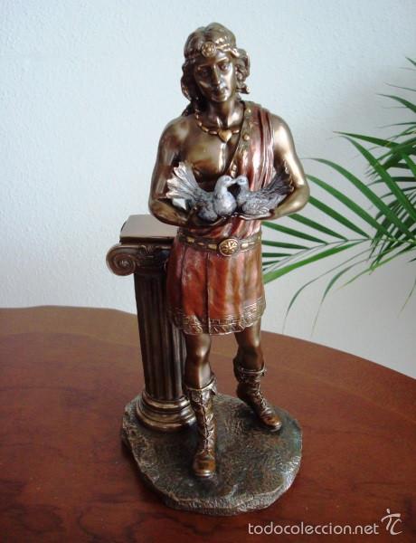 Novo: G&eacute;minis. Escultura decorativa