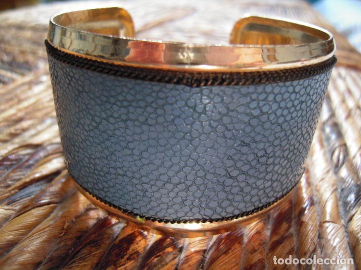 Nuevo: Brazalete azul y dorado - Foto 1