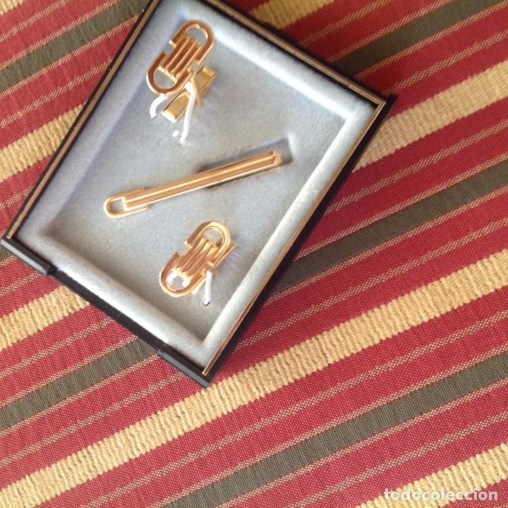 Nuevo: CONJUNTO GEMELOS Y PISACORBATAS.ORO 18 K. - Foto 1