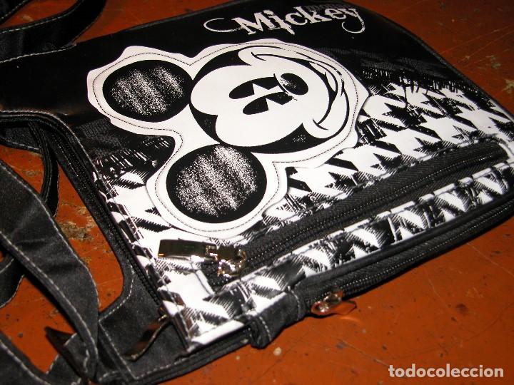 Nuevo: BOLSO MICKEY CON CIERRE DE CREMALLERA. NUEVO. - Foto 3