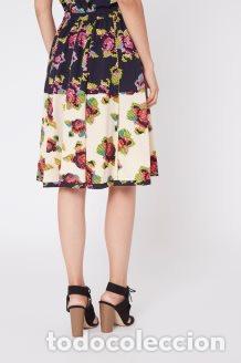 Nuevo: Falda avolantada bicolor con estampado multicolor talla 38 - Foto 2