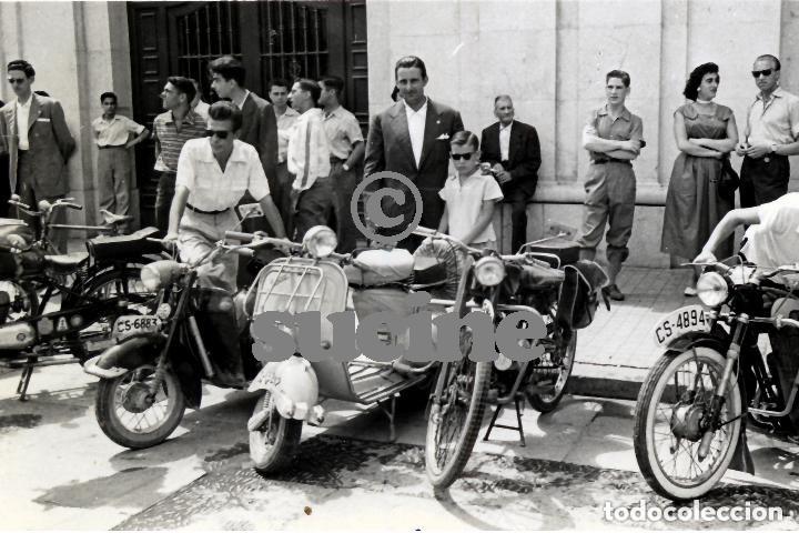 Nuevo: FOTOGRAFIA EN LA PLAZA MAYOR DE CASTELLON FRENTE AL MERCADO DE MOTO VESPA Y OTRAS