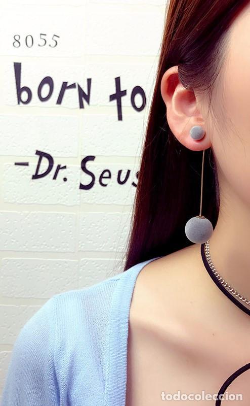 Nuevo: Pendientes largos con bolas tipo terciopelo grises - Foto 1
