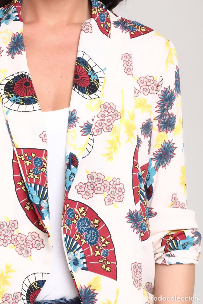 Nuevo: Chaqueta blanca estampada - Foto 4