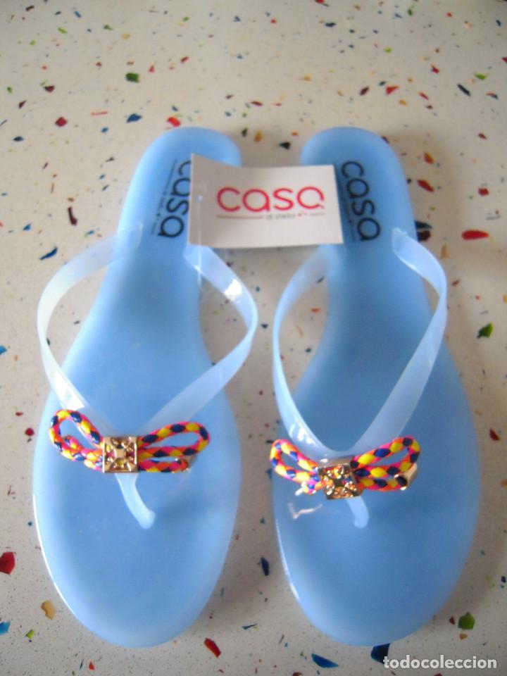 Nuevo: Chancleta azul lazo multicolor talla 41 - Foto 1
