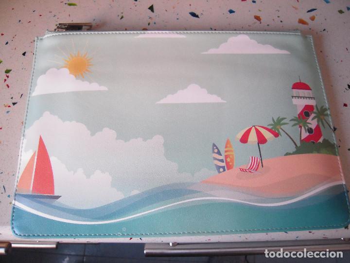 Nuevo: Clutch azul estampado playa - Foto 1
