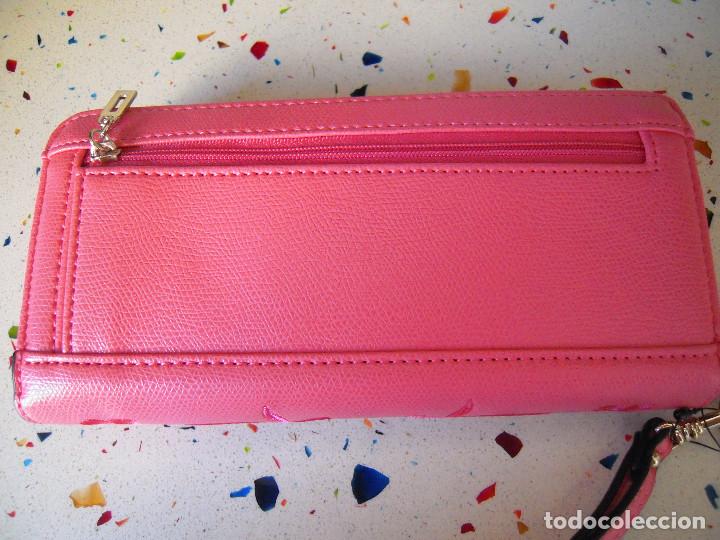 Nuevo: Cartera bordado claveles Guess - Foto 4