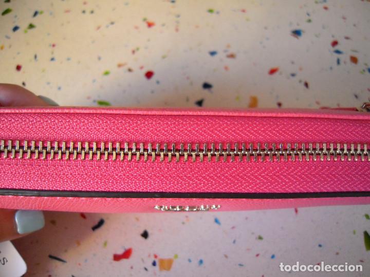 Nuevo: Cartera bordado claveles Guess - Foto 6