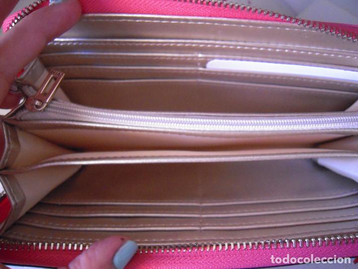 Nuevo: Cartera bordado claveles Guess - Foto 7