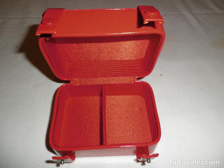 Nuevo: caja baul color rojo de loreal  Paris  nuevo - Foto 2