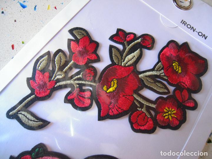 Nuevo: Par de parches flores y coraz&oacute;n - Foto 3