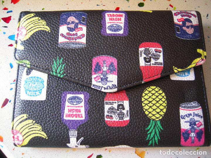 Nuevo: Clutch negro estampado multicolor botes y comidas - Foto 1