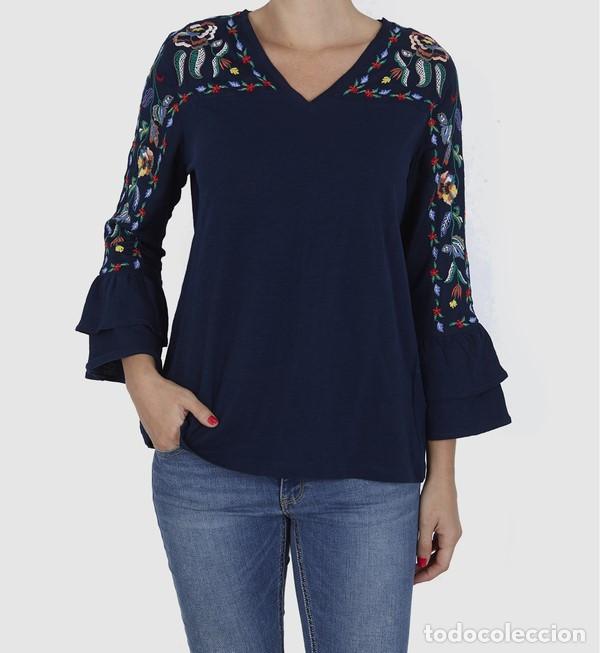 Nuevo: Camiseta bordada talla 38 - Foto 1
