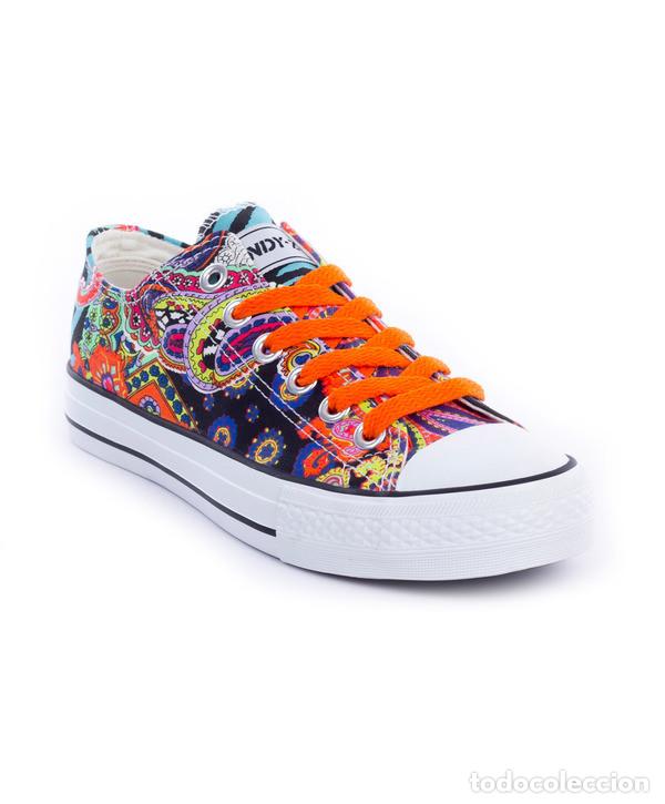 Nuevo: Sneakers lona estampado multicolor talla 38 - Foto 1