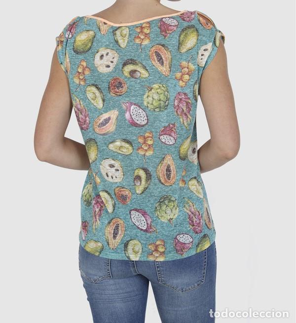 Nuevo: Camiseta estampada frutas talla 40 - Foto 2