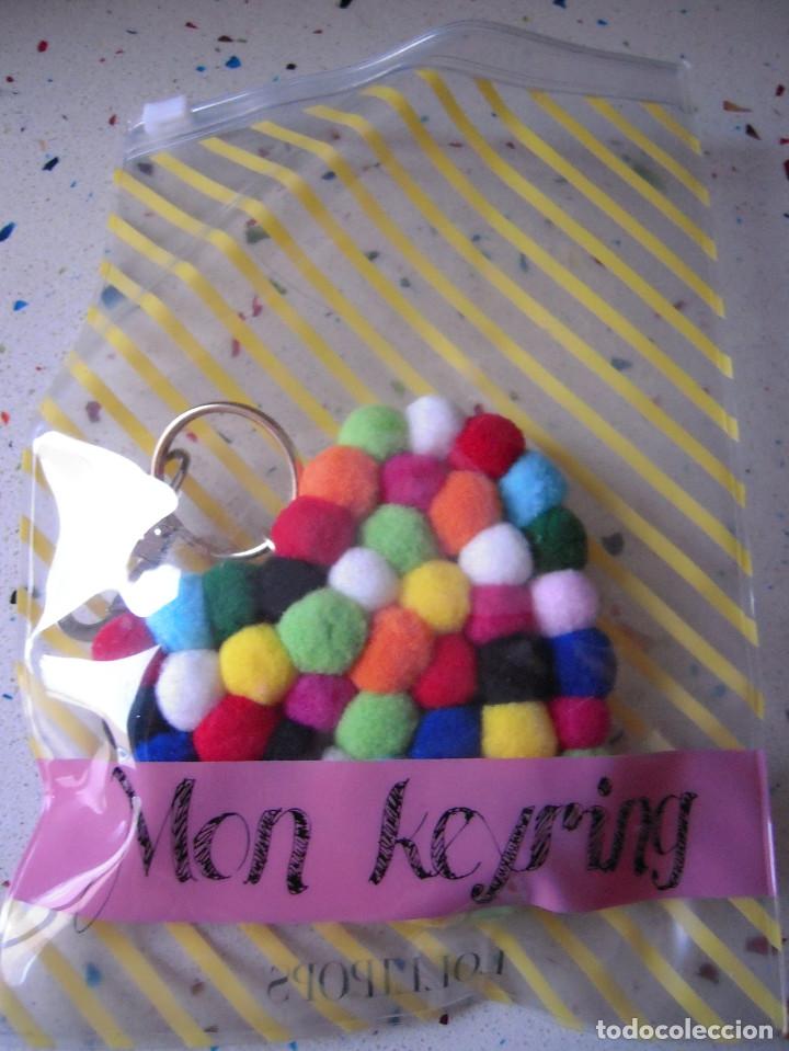 Nuevo: Llavero pompones colores coraz&oacute;n - Foto 4