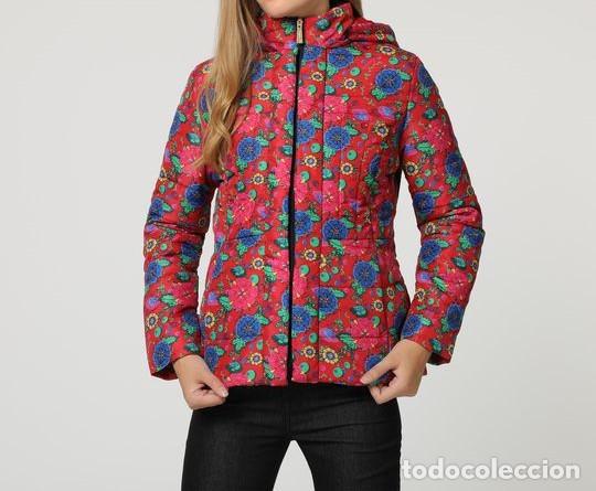 Nuevo: Anorak multicolor flores talla S - Foto 1