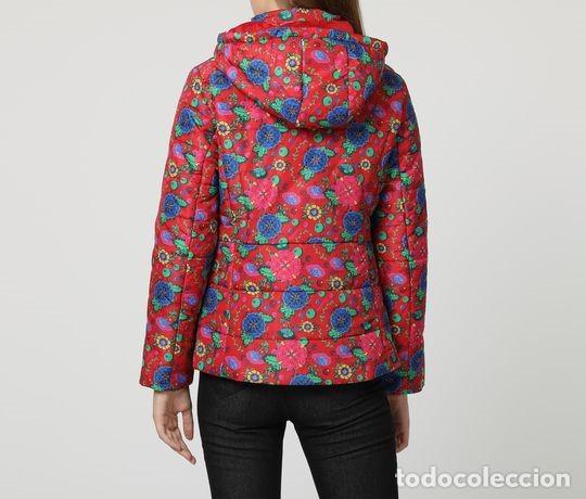 Nuevo: Anorak multicolor flores talla S - Foto 2