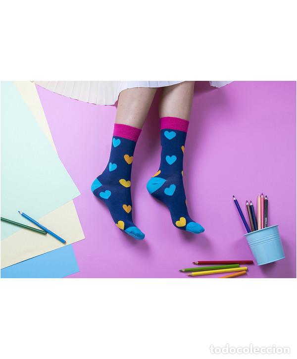 Nuevo: Calcetines azules corazones multicolores - Foto 1
