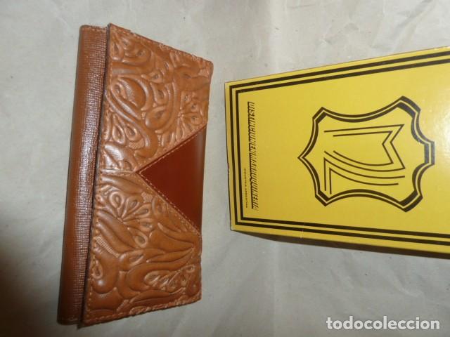 Nuevo: Cartera, Billetero de cuero repujado. - Foto 4