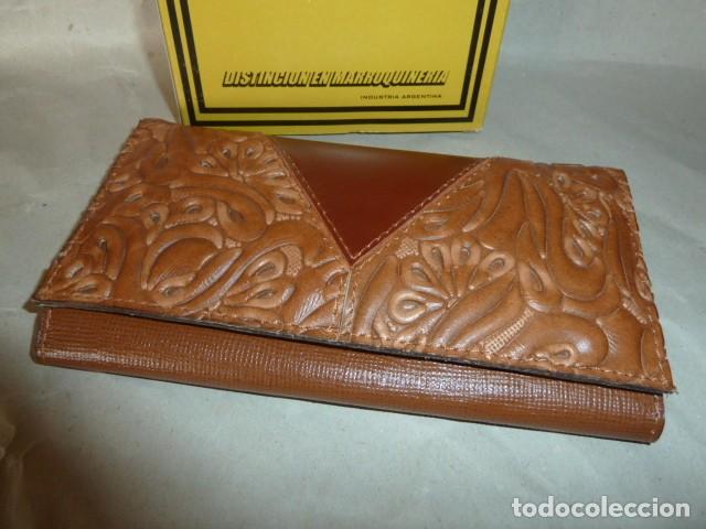 Nuevo: Cartera, Billetero de cuero repujado. - Foto 5