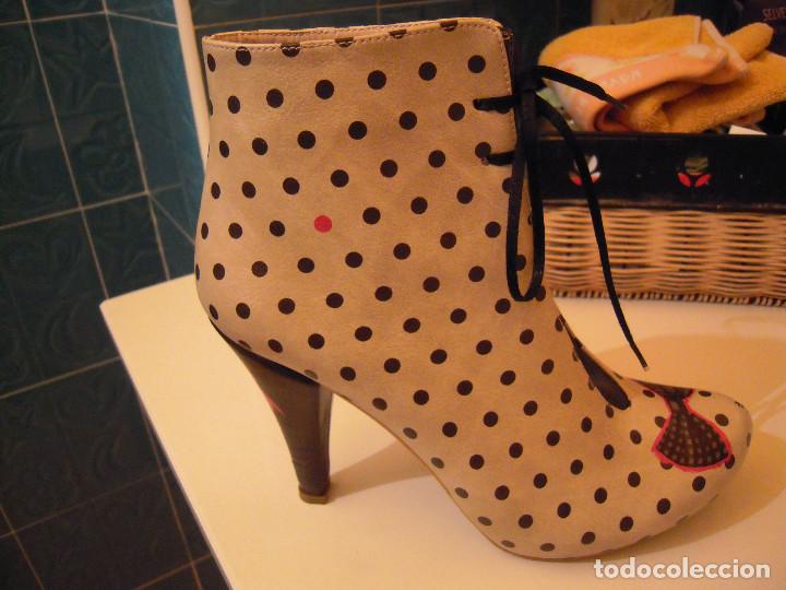 Nuevo: Botines tac&oacute;n beis y topos negros talla 38 - Foto 2