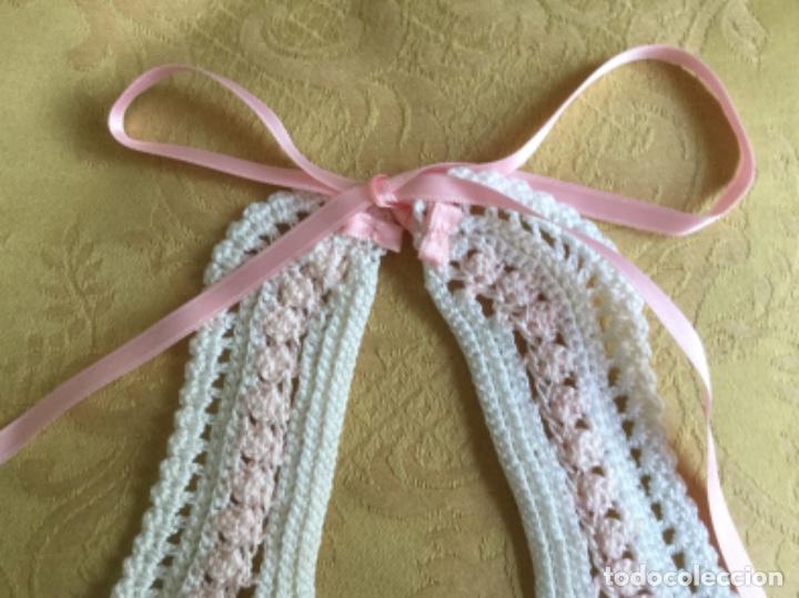 Nuevo: BABERO PARA BEB&Eacute; HECHO A MANO DE PERLE BLANCO Y ROSA - Foto 6