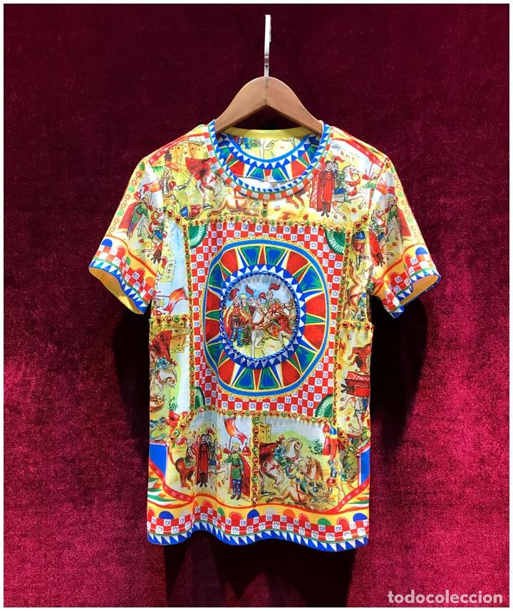 Nuevo: Camiseta estampado multicolor y abalorios talla M - Foto 1