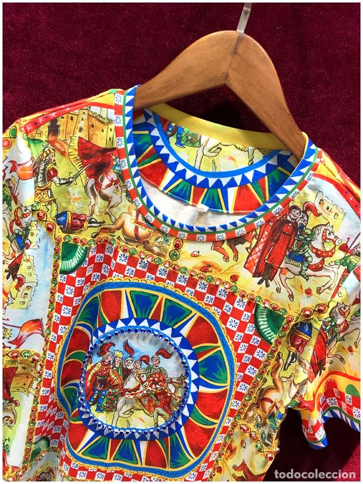 Nuevo: Camiseta estampado multicolor y abalorios talla M - Foto 3