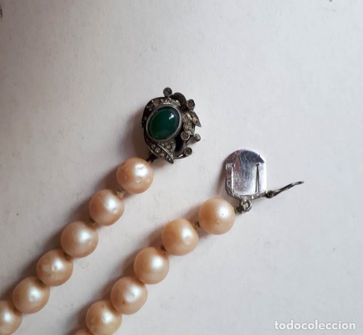 Nuevo: COLLAR DE PERLAS CON CIERRE PLATEADO Y PIEDRA VERDE - Foto 3