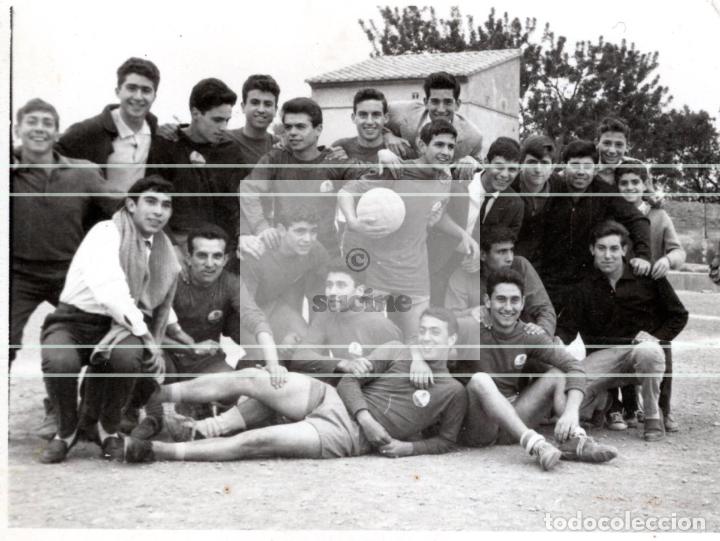 Nuovo: EQUIPO DE FUTBOL AMATEUR EN EL BOBALAR A&Ntilde;O 1962 TAMA&Ntilde;O 13X18