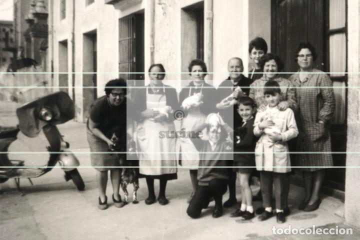 Nuevo: LA MARAVILLOSA EPOCA DE LA FAMOSA MOTO VESPA (FAMILIA EN LA CALLE SAN ROQUE CASTELLON)