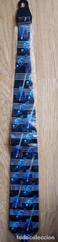 Nuevo: Complemento original:Corbata M&uacute;sica Clave de sol y guitarras el&eacute;ctricas.Precintada - Foto 1