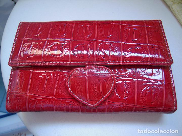 Nuevo: Cartera pl&aacute;stico roja - Foto 1