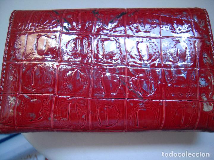Nuevo: Cartera pl&aacute;stico roja - Foto 2