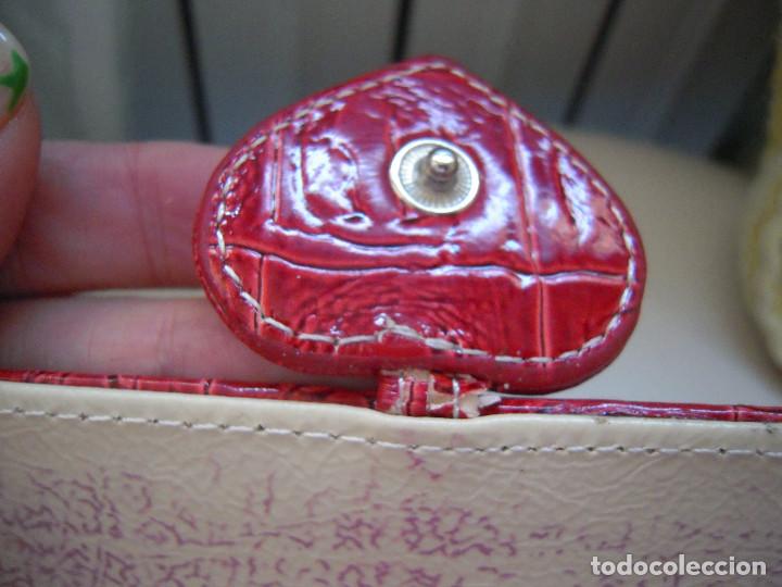 Nuevo: Cartera pl&aacute;stico roja - Foto 4