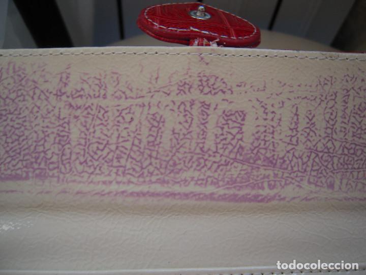 Nuevo: Cartera pl&aacute;stico roja - Foto 6