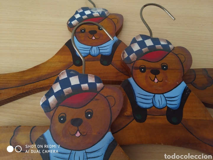 Nuevo: Lote 3 percha infantil madera decorada 40cm. Nuevo - Foto 2