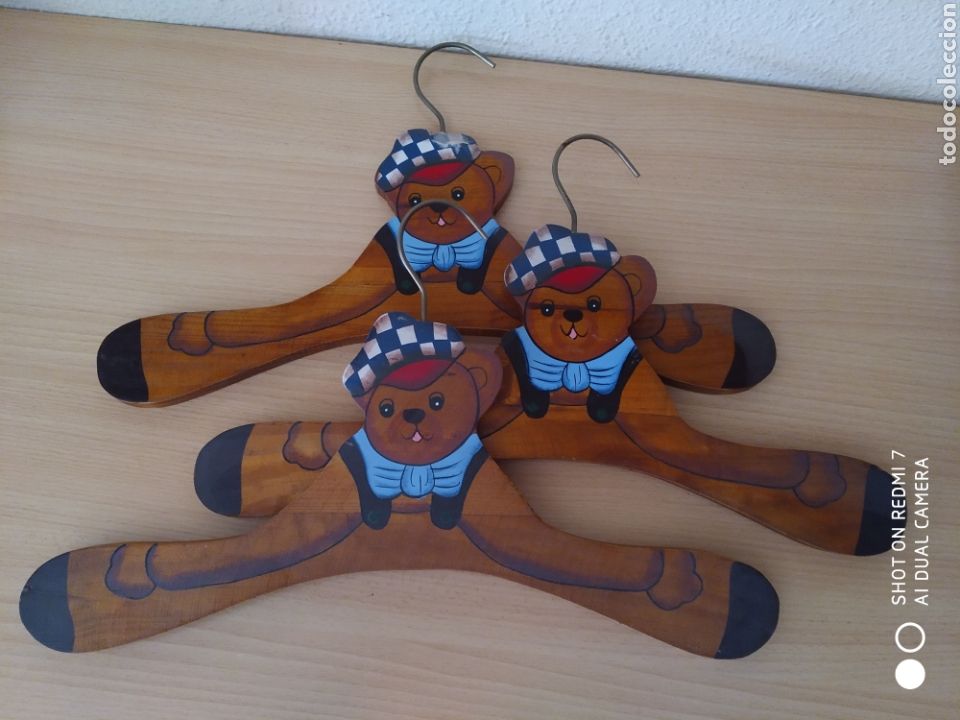 Nuevo: Lote 3 percha infantil madera decorada 40cm. Nuevo - Foto 1