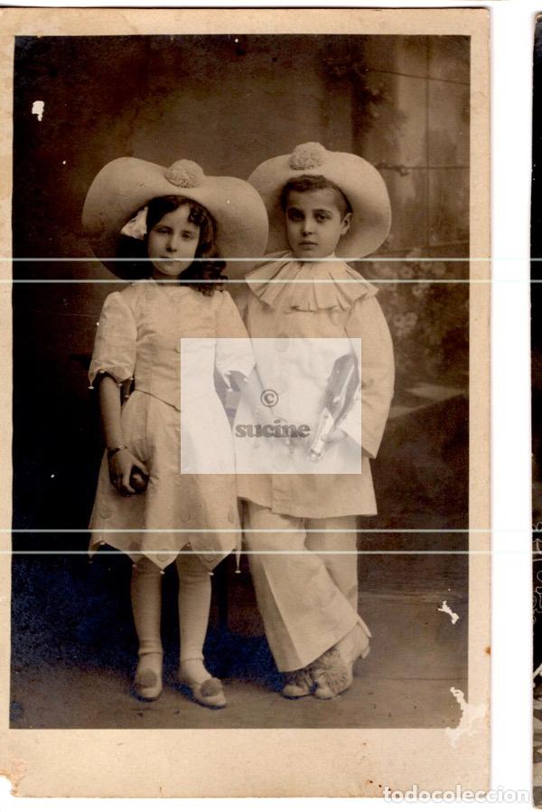 Neuf: FOTOGRAFIA DE ESTUDIO 2 JOVENES VESTIDOS DE PIERROT Y COLOMBINA EN 1911
