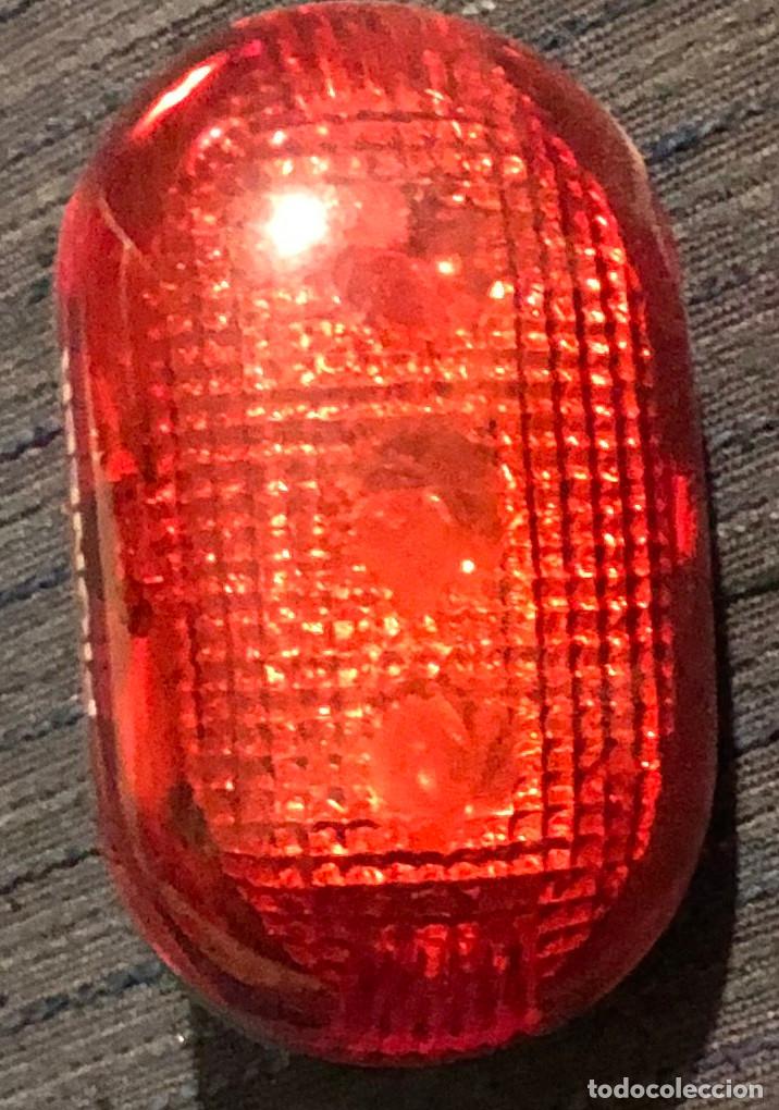 Nuovo: Luz de posici&oacute;n para ciclistas. Luz fija o intermitente. Con gancho para ropa. Marca Pioneer. Nueva.