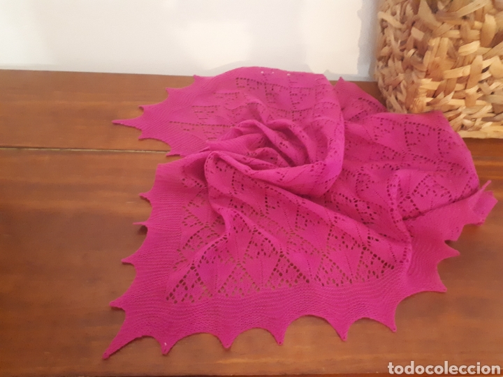 Neu: Peque&ntilde;o chal cuadrado f&uacute;csia