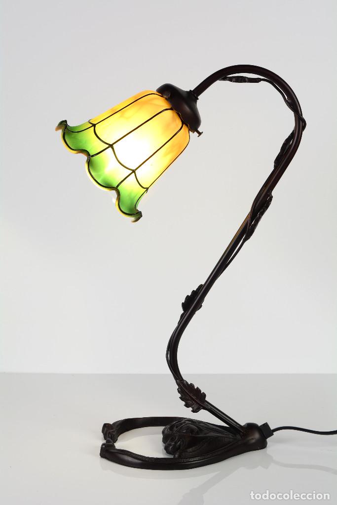 Nuevo: L&aacute;mpara con forma de flor y tulipa emplomada. - Foto 2