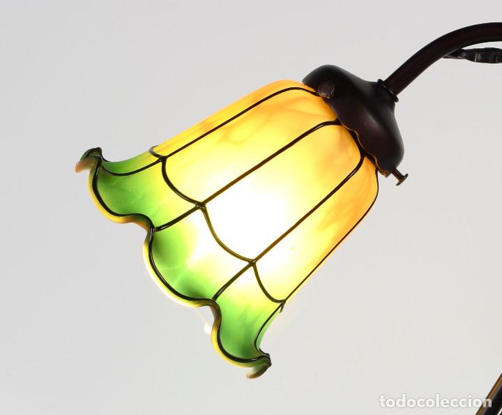Nuevo: L&aacute;mpara con forma de flor y tulipa emplomada. - Foto 3