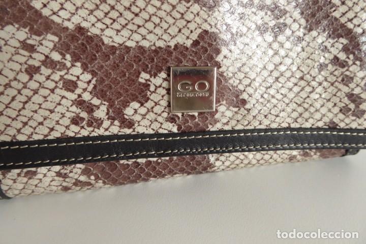 Nuevo: CARTERA EN PIEL DE SERPIENTE - GLORIA ORTIZ - Foto 2