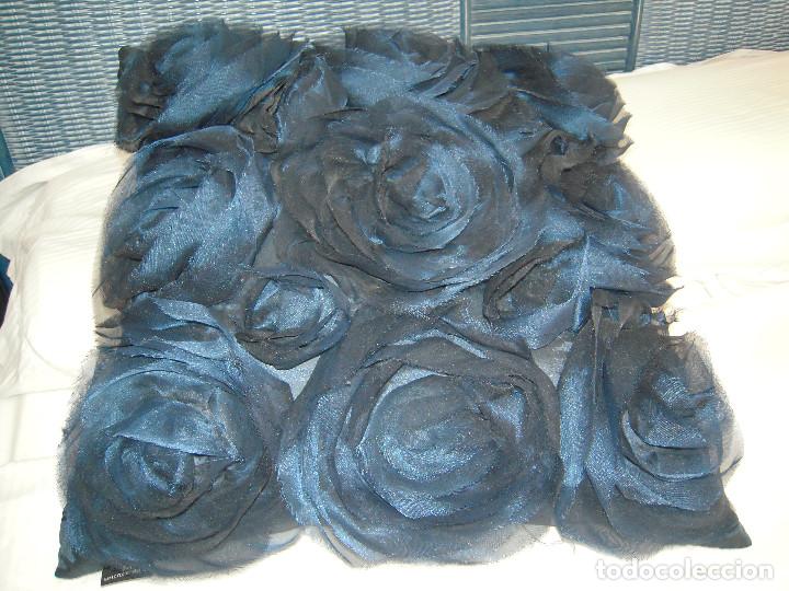 Nuevo: Coj&iacute;n azul flores - Foto 3