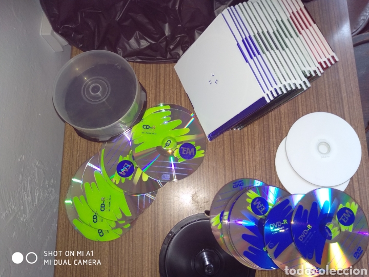Nuevo: Lote de DVD y CDs con caja - Foto 2