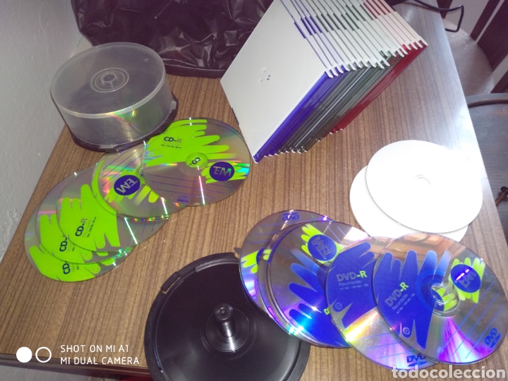 Nuevo: Lote de DVD y CDs con caja - Foto 1